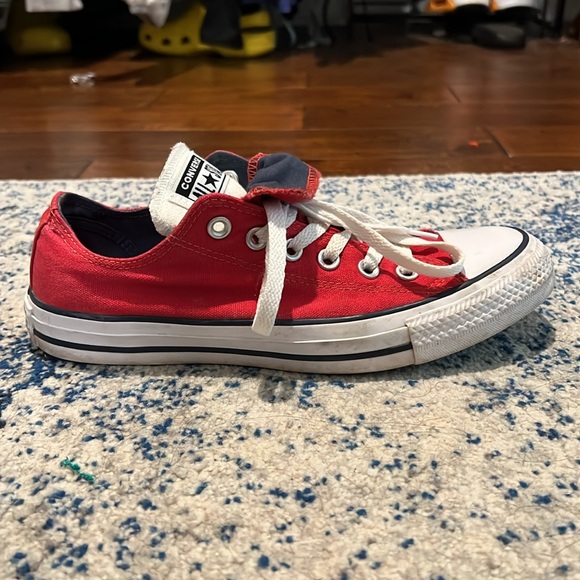 Red converse with double tongue (navy). Women’s size 8. - Picture 5 of 8